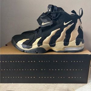 Nike “Air Diamond Turf Max ‘96” size 11